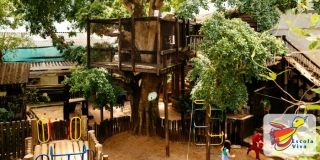 Fam&iacute;lias se re&uacute;nem para troca de uniformes e livros em a&ccedil;&atilde;o de sustentabilidade na Escola Viva