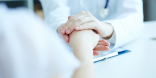 "Chega de procurar culpados por suic&iacute;dios", diz o psiquiatra Daniel Martins de Barros