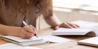 Col&eacute;gio Oswald de Andrade estuda novo coronav&iacute;rus em aulas n&atilde;o-presenciais